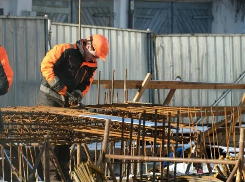 Ferralla y armado de un forjado de hormigón en una obra de Santander
